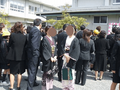 卒業式や入学式に着物の黒羽織コーデはありなの 一つ紋や古着でも大丈夫 着物心