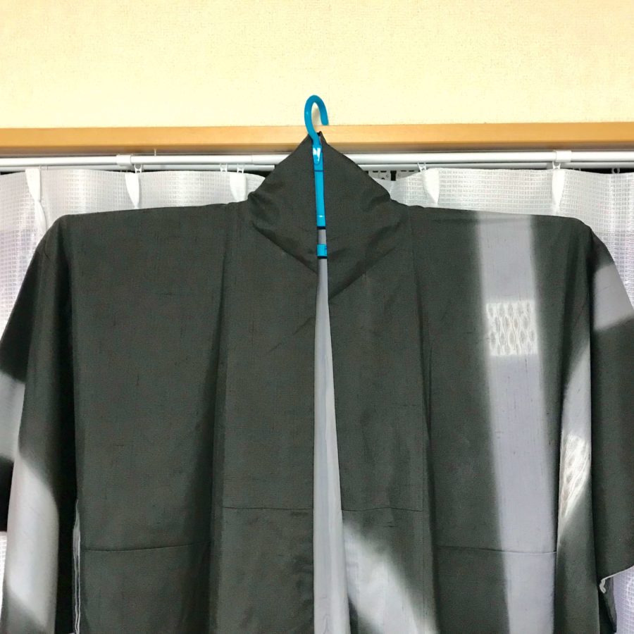 着物ハンガーの代用になるダイソーの商品はどれ 100均のつっぱり棒を使った手作りの方法も 着物心