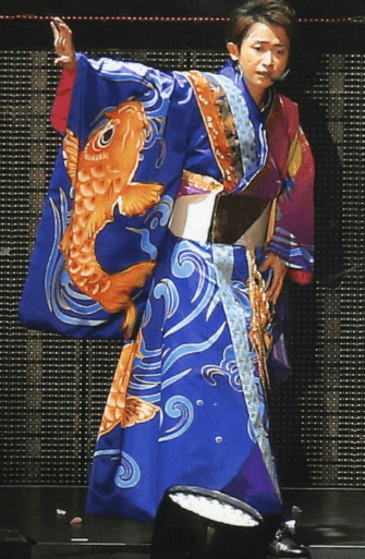 嵐が着ている着物の画像色々 コンサートの Japonism で着ていた着物衣装の柄がすごい 着物心