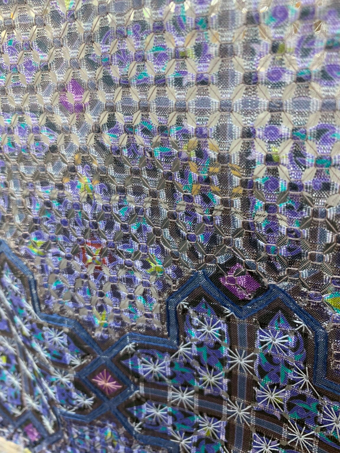 総スワトウ刺繍の付け下げ　くすみのある薄紫　着物tmg23011907